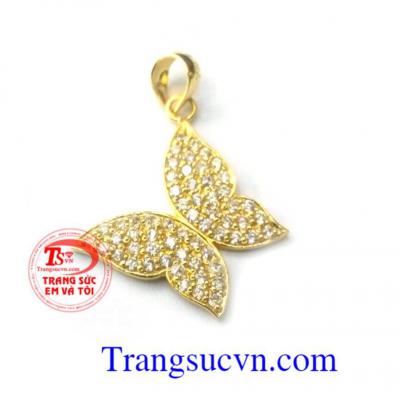 Mặt dây chuyền cánh bướm vàng Sản phẩm mặt dây chuyền nữ phù hợp mọi lứa tuổi, hợp thời trang và sang trọng quý phái dễ kết hợp với trang phục.