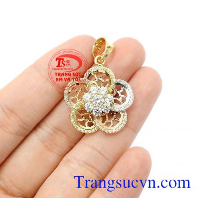 Sản phẩm thích hợp làm quà tặng cho người thân hoặc bạn bè,Mặt dây hoa vàng đẳng cấp