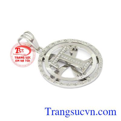 Mặt dây nam chữ T vàng trắng là sản phẩm được nhiều phái mạnh yêu thích.