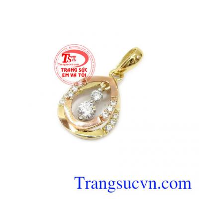 Với thiết kế tỉ mỉ, độc đáo làm tôn lên vẻ dịu dàng nữ tính nhưng không kém phần nổi bật,Mặt dây nữ giọt nước 18k