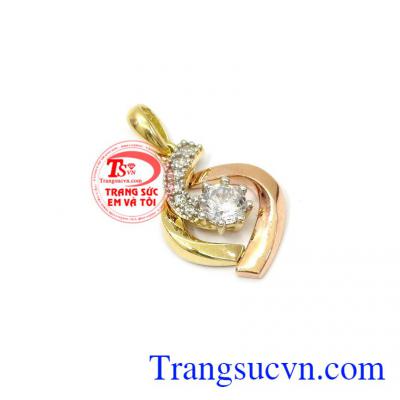 Mặt dây dễ dàng kết hợp cùng nhiều loại dây, thích hợp làm quà tặng cho người thân hoặc bạn bè,Mặt dây nữ nhỏ nhắn 18k