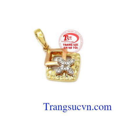 Mặt dây dễ dàng kết hợp với nhiều loại dây chuyền, nhiều loại trang phục khác nhau,Mặt dây nữ nhỏ xinh 18k