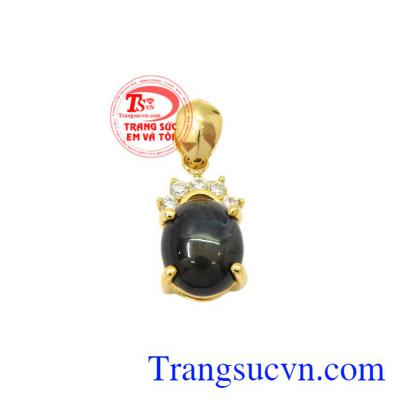 Mặt dây nữ Sapphire được chế tác từ vàng tây 14k với kiểu dáng và phong cách rất thời thượng. 