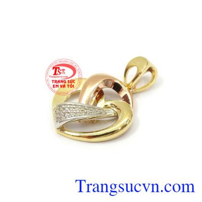 Mặt dây nữ trái tim tinh tế 18k tôn lên sự nữ tính, dịu dàng, sang trọng nhưng cũng không kém phần cá tính cho người đeo