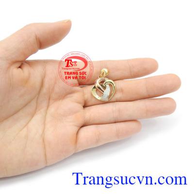 Mặt dây nữ trái tim tinh tế 18k với thiết kế mới lạ, trang nhã, là dòng sản phẩm rất được phái đẹp ưa chuộng
