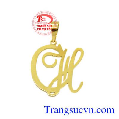 Mặt dây vàng chữ CH là sản phẩm được chế tác 3D, đường nét tinh xảo.