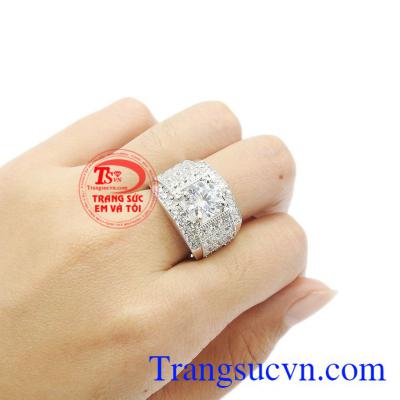 Nhẫn nam thể hiện cá tính của người dùng giúp cho phái mạnh càng thêm tự tin và thành công. Nhẫn nam vàng trắng ấn tượng