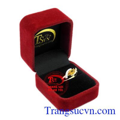 Nhẫn nữ thạch anh vàng thiên nhiên độc đáo.