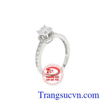Nhẫn nữ vàng trắng độc đáo được thiết kế tinh tế, độc đáo mang lại nét trẻ trung, xinh xắn.