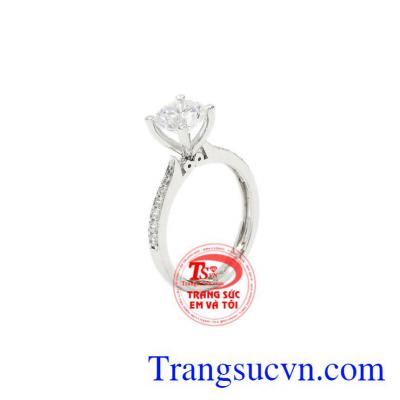Nhẫn nữ vàng trắng tiểu thư được thiết kế tinh tế, trang trọng.