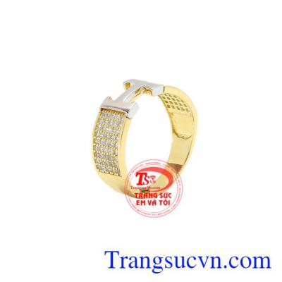 Nhẫn vàng chữ H chất lượng vàng 18k tôn lên vẻ hiện đại cho người đeo, phù hợp với những cô nàng cá tính.