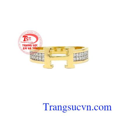 Nhẫn vàng chữ H đẹp vàng 18k được chế tác 3D với đường nét tinh xảo, chất lượng. 