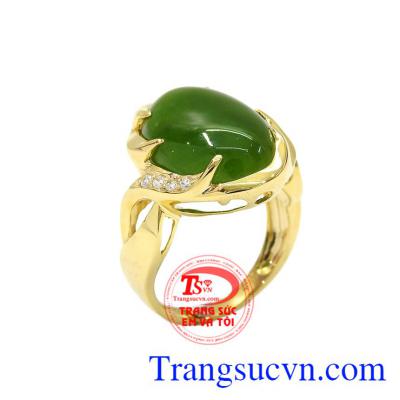 Nhẫn vàng nephrite sang trọng