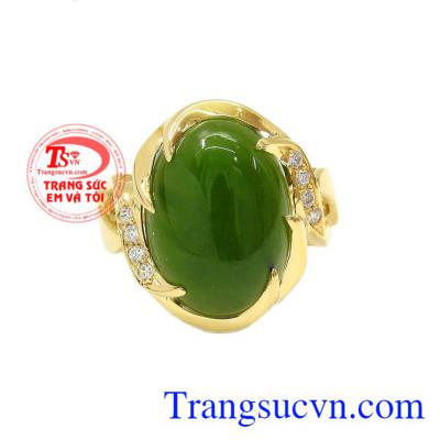 Nhẫn vàng nephrite sang trọng được chế tác từ vàng tây 14k bền đẹp.