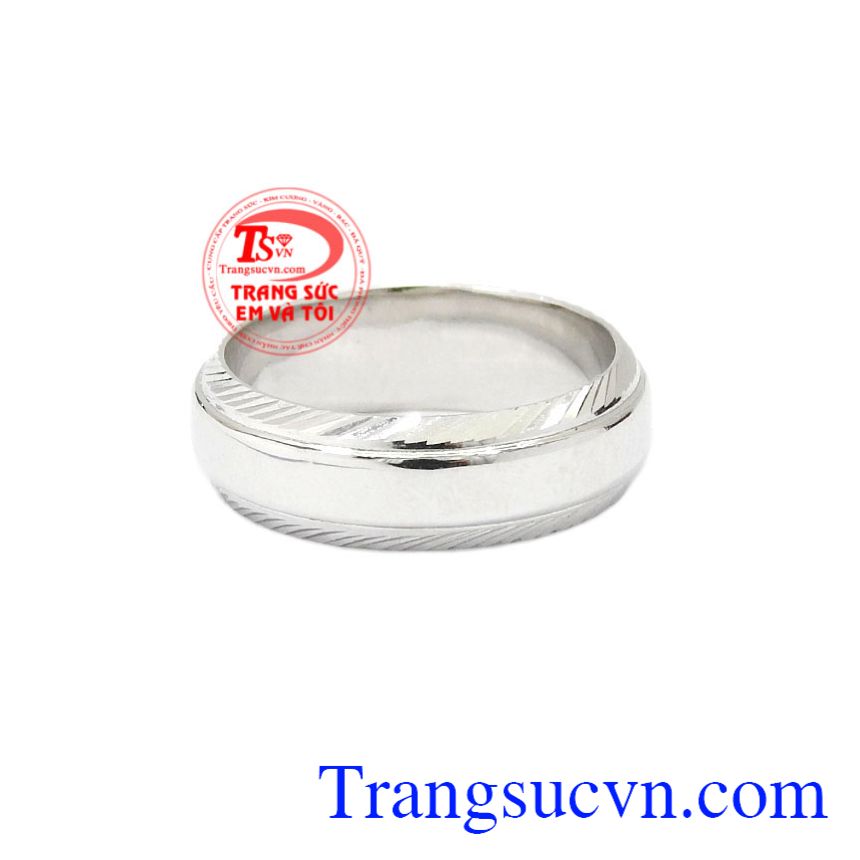 Nhẫn nam vàng trắng ngón út hiện đang được nhiều phái nam ưa chuộng bởi nét tinh tế của sản phẩm.