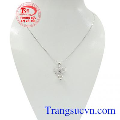 Bộ dây nơ vàng trắng là bộ sản phẩm vàng trắng cao cấp được các bạn nữ yêu thích
