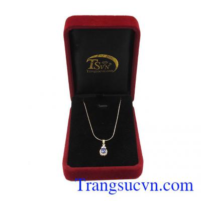 Mặt dây sapphire thiên nhiên được thiết kế đính đá sang trọng, đẳng cấp