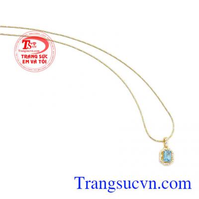 Mặt dây topaz hoàng ngọc tôn lên vẻ đẹp sang trọng, rạng ngời cho phái đẹp