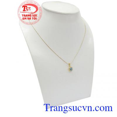 Bộ dây topaz hoàng ngọc được kết hợp hài hòa, sang trọng giữa mặt dây topaz đá quý cùng dây chuyền vàng Italy