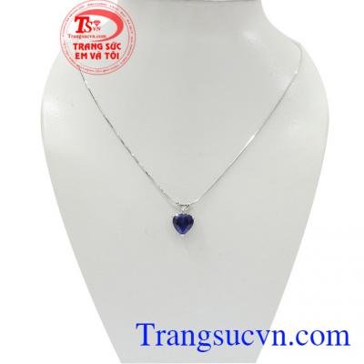 Bộ dây trái tim sang trọng là vũ khí bí mật của phái đẹp, tôn lên vẻ đẹp sang trọng, xinh xắn của bạn nữ