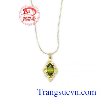 Sản phẩm kết hợp cùng vàng tây mang đến vẻ đẹp nữ tính và dịu dàng cho phái nữ,Bộ mặt dây Peridot nữ tính