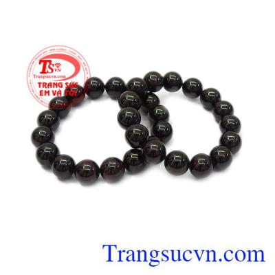 Ngoài ra, sản phẩm còn hỗ trợ điều trị một số bệnh về tim mạch, cho phụ nữ mang thai được yên tâm, xua đuổi những điều xấu mang lại sự bình an và khỏe mạnh. Chuỗi granat thiên nhiên 12 ly