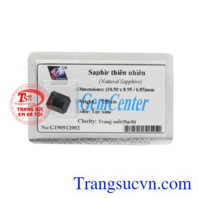 Đá Sapphire ép vỉ thiên nhiên có màu lục xám huyền bí và đầy cuốn hút.