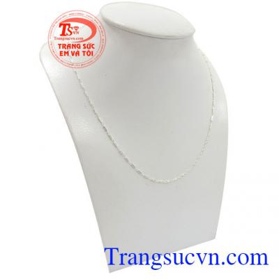 Dây chuyền bạc dịu dàng mang đến nhiều ấn tượng cho người đeo