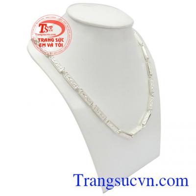 Dây chuyền bạc nam rồng bay được phái mạnh ưa chuộng với thiết kế sang trọng, lịch lãm