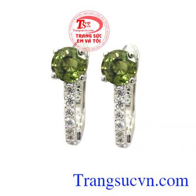 Hoa tai Sapphire đẳng cấp là sản phẩm trang sức cao cấp mang lại cho người đeo sự sang trọng và đẳng cấp