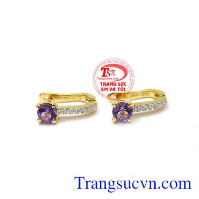 Hoa tai thạch anh tím quý phái được chế tác từ vàng 14k kết hợp cùng với đá thạch anh tím thiên nhiên