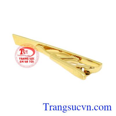 Kẹp caravat thanh lịch vàng 14k mang lại vẻ quý phái, sang trọng cho phái mạnh. 