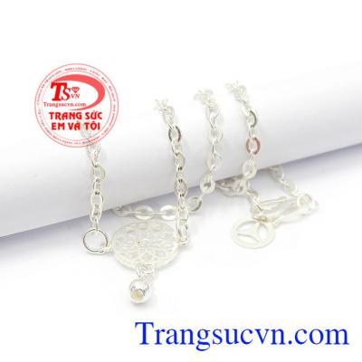 Khi sử dụng sản phẩm, những điều xấu sẽ đi qua dreamcatcher và giúp người dùng có giấc ngủ bình an. Lắc chân bạc bình an