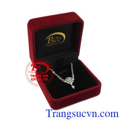 Sản phẩm thích hợp với nhiều kiểu trang phục. Lắc chân bạc bình an