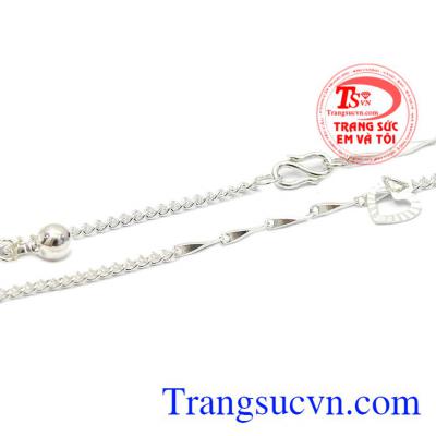 Sản phẩm thiết kế tinh tế, nhẹ nhàng cho mỗi bước chân của các chị em càng thêm quyến rũ. Lắc chân bạc yêu thương