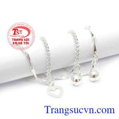 Khi sử dụng bạc hằng ngày còn giúp bảo vệ sức khỏe cho người dùng. Lắc chân bạc yêu thương.