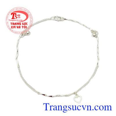 Lắc chân bạc yêu thương là món quà ý nghĩa gửi đến phái đẹp. 