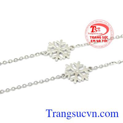 Lắc chân bông tuyết trắng được chế tác từ vàng trắng 10k bền đẹp.