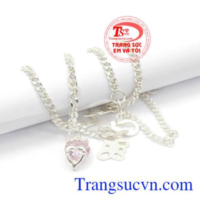 Thường xuyên sử dụng bạc còn giúp bảo vệ sức khỏe, mang lại sự khỏe mạnh cho các chị em. Lắc chân nữ dịu dàng
