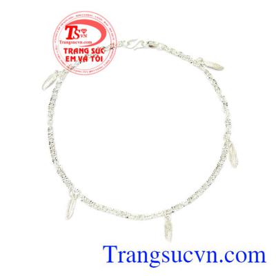 Lắc chân nữ lấp lánh vô cùng đáng yêu thích hợp với nhiều trang phục khác nhau. 