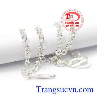 Lắc chân chính là món quà đặc biệt để dành tặng cho người thân và bạn bè của bạn. Lắc chân nữ lấp lánh.