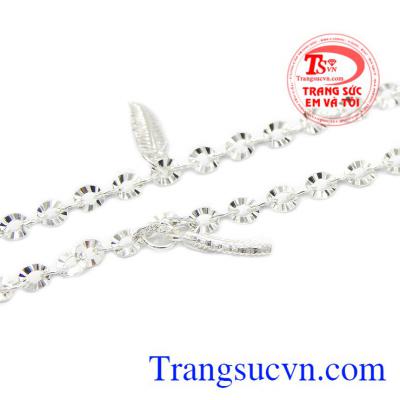 Sản phẩm phù hợp với nhiều lứa tuổi và giúp bảo vệ sức khỏe người dùng. Lắc chân nữ lấp lánh