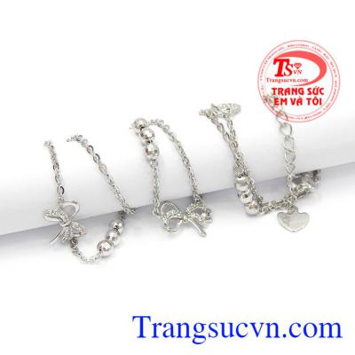 Thiết kế trẻ trung, xinh xắn phù hợp với nhiều độ tuổi. Lắc chân vàng trắng dễ thương