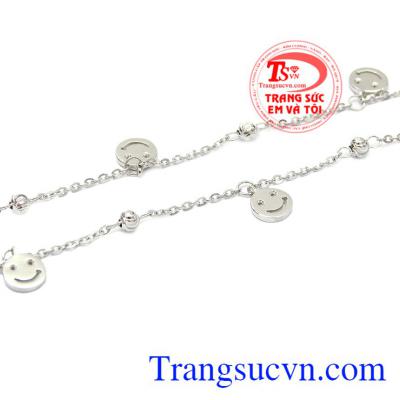Sản phẩm được nhập khẩu từ Hàn Quốc, chế tác vàng 10k bền đẹp và sáng bóng. Lắc chân vàng trắng hạnh phúc