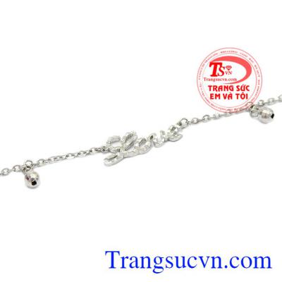 Lắc chân vàng trắng yêu thương được chế tác từ vàng 10k bền đẹp, sáng bóng.