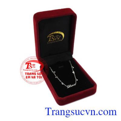 Với sản phẩm lắc chân này, người dùng sẽ cảm nhận được sự yêu thương cùng sự ấm áp để xua tan đi sự cô đơn. Lắc chân vàng trắng yêu thương