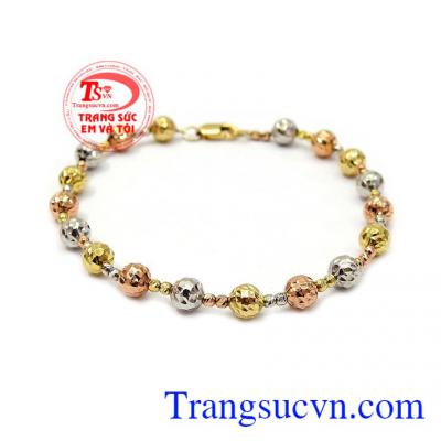 Lắc tay bi nữ vàng là sản phẩm được nhập khẩu hoàn toàn từ Italy với những đường nét vô cùng tỉ mỉ,Lắc tay bi nữ vàng