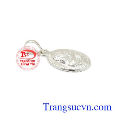 Mặt dây bạc đức mẹ có thể kết hợp với nhiều kiểu dây chuyền khác nhau. 