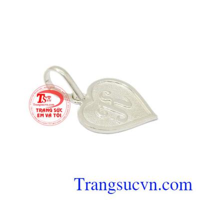Mặt dây chữ bạc được nhiều người lựa chọn, mặt dây thương hiệu Em và Tôi đảm bảo chất lượng, chế tác theo yêu cầu.