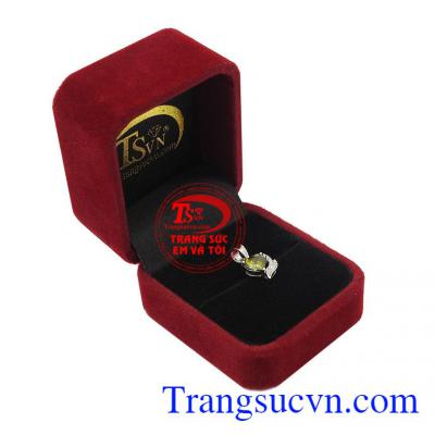 Mặt dây chuyền nữ vàng dễ kết hợp cùng nhiều kiểu dây chuyền vàng